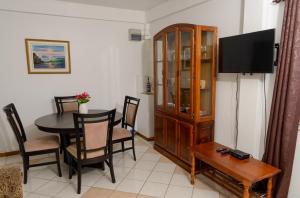 TV in/ali zabaviščno središče v nastanitvi Sephina Villa St Lucia Island Dream Holidays