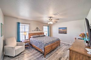 Ένα ή περισσότερα κρεβάτια σε δωμάτιο στο Broken Arrow Country Home Patio on about 2 Acres