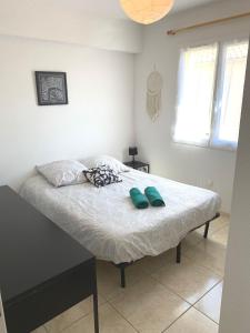 מיטה או מיטות בחדר ב-Maison T4 -Jardin+ Parking+ Clim -Proche Remparts