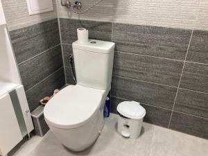 A bathroom at Victor's Suite , with private parking