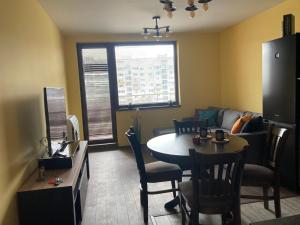A television and/or entertainment centre at Victor's Suite , with private parking