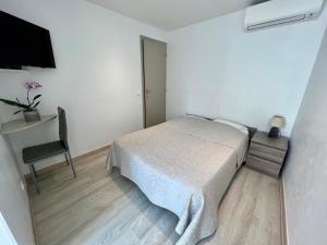 Gallery image of Hotel l'Etape in Villeneuve-Loubet