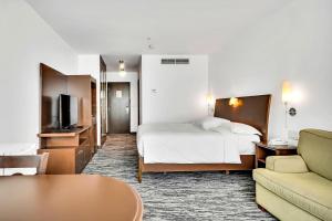 Postel nebo postele na pokoji v ubytování Hotel Mortagne