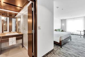 Postel nebo postele na pokoji v ubytování Hotel Mortagne