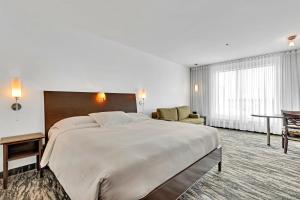 Postel nebo postele na pokoji v ubytování Hotel Mortagne