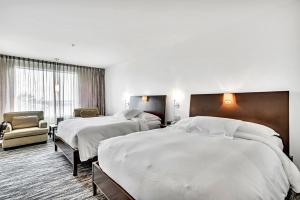 Postel nebo postele na pokoji v ubytování Hotel Mortagne