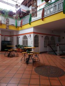 Rõdu või terrass majutusasutuses Hotel Manoa