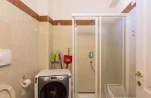 Kúpeľňa v ubytovaní Vintage apartment in Corvetto area + 10 fotografií