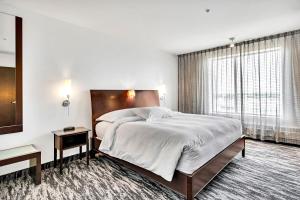 Postel nebo postele na pokoji v ubytování Hotel Mortagne