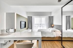 Postel nebo postele na pokoji v ubytování Hotel Mortagne