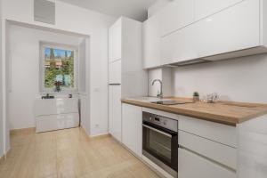 Kuchyňa alebo kuchynka v ubytovaní Luxury Studio Apartment Honeymoon