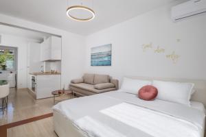 Posteľ alebo postele v izbe v ubytovaní Luxury Studio Apartment Honeymoon