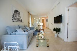 Posezení v ubytování Spacious flat with pool in Marbella