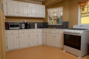 Kuhinja oz. manjša kuhinja v nastanitvi Sephina Villa St Lucia Island Dream Holidays