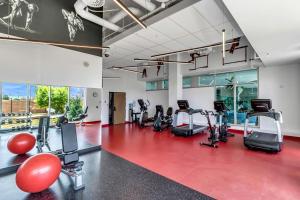 Fitness centrum a/nebo fitness zařízení v ubytování Hotel Mortagne