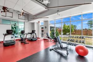 Fitness centrum a/nebo fitness zařízení v ubytování Hotel Mortagne