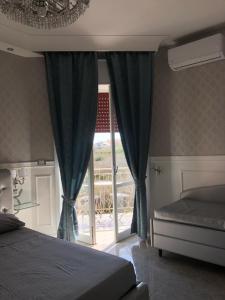A bed or beds in a room at SILVER SUITE