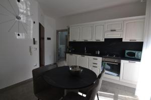 A kitchen or kitchenette at SILVER SUITE