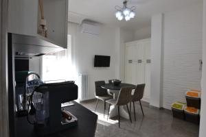 A kitchen or kitchenette at SILVER SUITE Még 37 kép