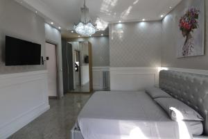 A television and/or entertainment centre at SILVER SUITE