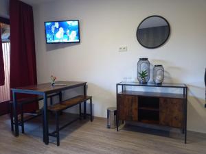 a living room with a table and a mirror at Hotel Engelbracht inklusive MeineCardPlus in Willingen