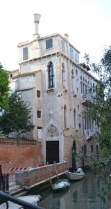 The building in which Az apartmant is located