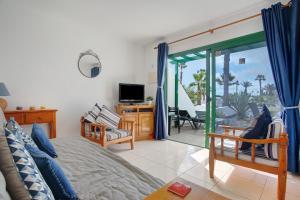 A television and/or entertainment centre at Jardin del Sol 22