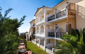 Gallery image of California Beach Hotel - Adults Only in Laganas