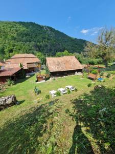 Üldine mäevaade või majutusasutusest House of Rei with Hot tube pildistatud vaade