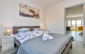 Posteľ alebo postele v izbe v ubytovaní Nice Home In Varazdin Breg With Sauna