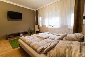 Postel nebo postele na pokoji v ubytování Thermal Garden Weninger Apartmanok