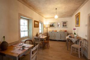 Posedenie v ubytovaní B&B SASSO DI ROCCA