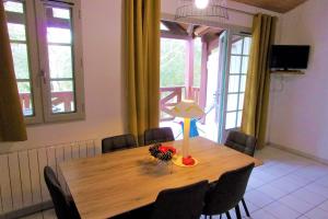 Galeriebild der Unterkunft Charming Apt With Balcony And Golf View in Moliets-et-Maa