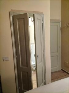 Posteľ alebo postele v izbe v ubytovaní B&B SASSO DI ROCCA