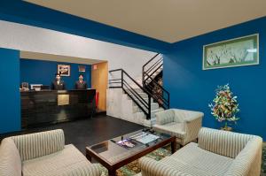 Posezení v ubytování Honeymoon Inn Mussoorie