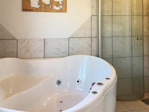 Ванная комната в 6 person holiday home in Hadsund
