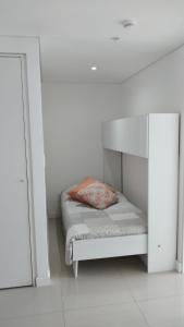 En eller flere køyesenger på et rom på Brava P14 - 1 dorm. (sin sabanas y sin toallas)