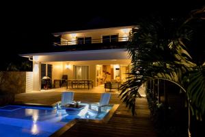 Bazén v ubytování Eden Roc Villas nebo v jeho okolí