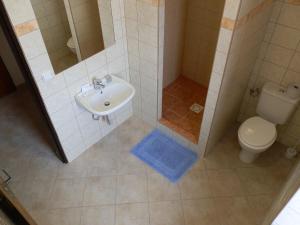 Bilik mandi di Hotel Gól Prostějov