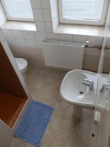 Bilik mandi di Hotel Gól Prostějov