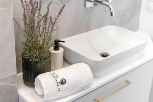 Koupelna v ubytování London - Cozy City Stay by Lion Apartments Sopot