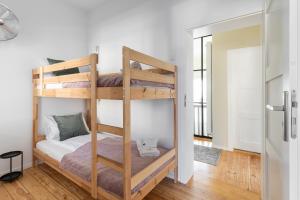 Postel nebo postele na pokoji v ubytování London - Cozy City Stay by Lion Apartments Sopot