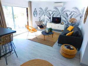 A seating area at GMID IMMO Apartamento con gran terraza con vistas al mar en Roses
