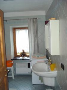 Kylpyhuone majoituspaikassa La casa di Beppe appartamento