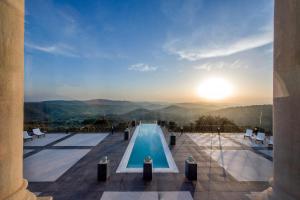 The swimming pool at or close to Casa Rural Superior Príncipe de Cortegana