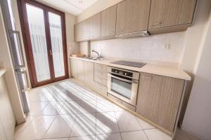 Η κουζίνα ή μικρή κουζίνα στο Stella Luxury Residence