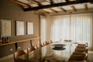 Área de negócios e/ou sala de conferências em Susana Balbo Winemaker´s House