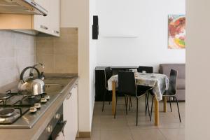 Kuchyň nebo kuchyňský kout v ubytování Melibi - Re Lear Apartments