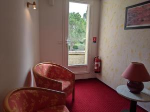 Posezení v ubytování Hôtel Le Pradet
