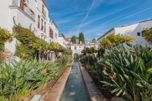 Vonkajšia záhrada v ubytovaní Sea view Penthouse Marbella in "el Señorio de Marbella"